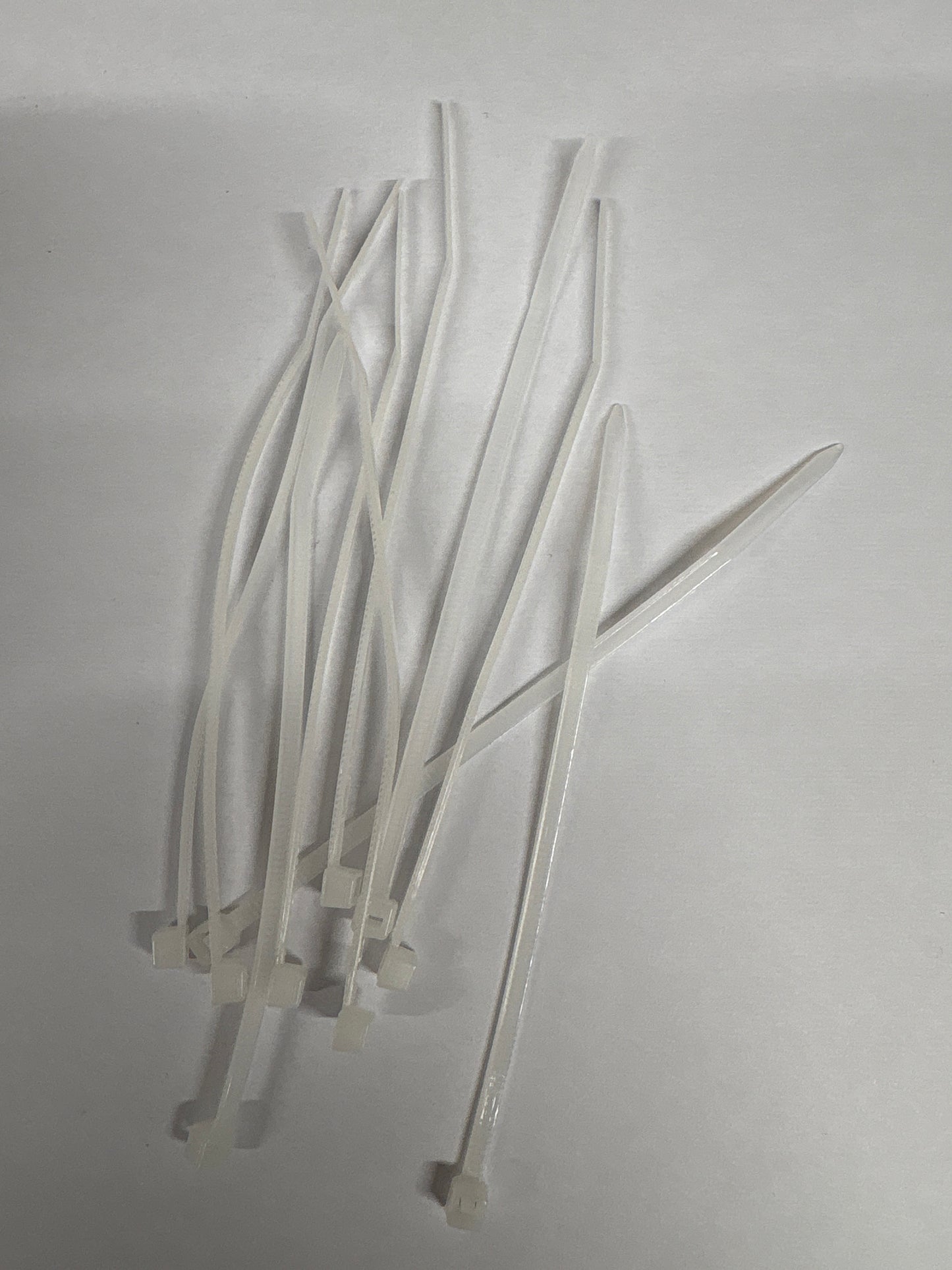RC - Tie-wraps / cable ties - Micro 10pcs white (10cm long x 3mm) perfect for reciever cable management