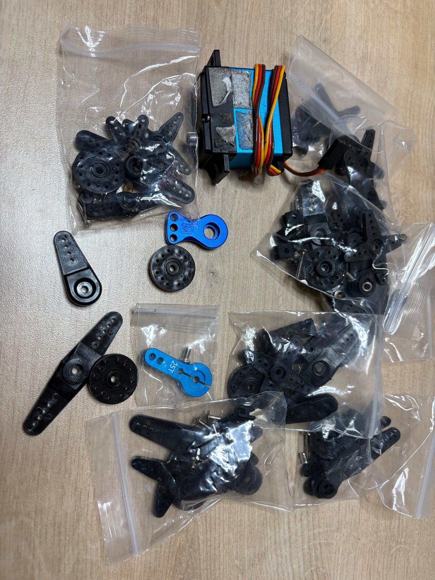 Used - spares or repairs servo and accessories job lot / servo horns