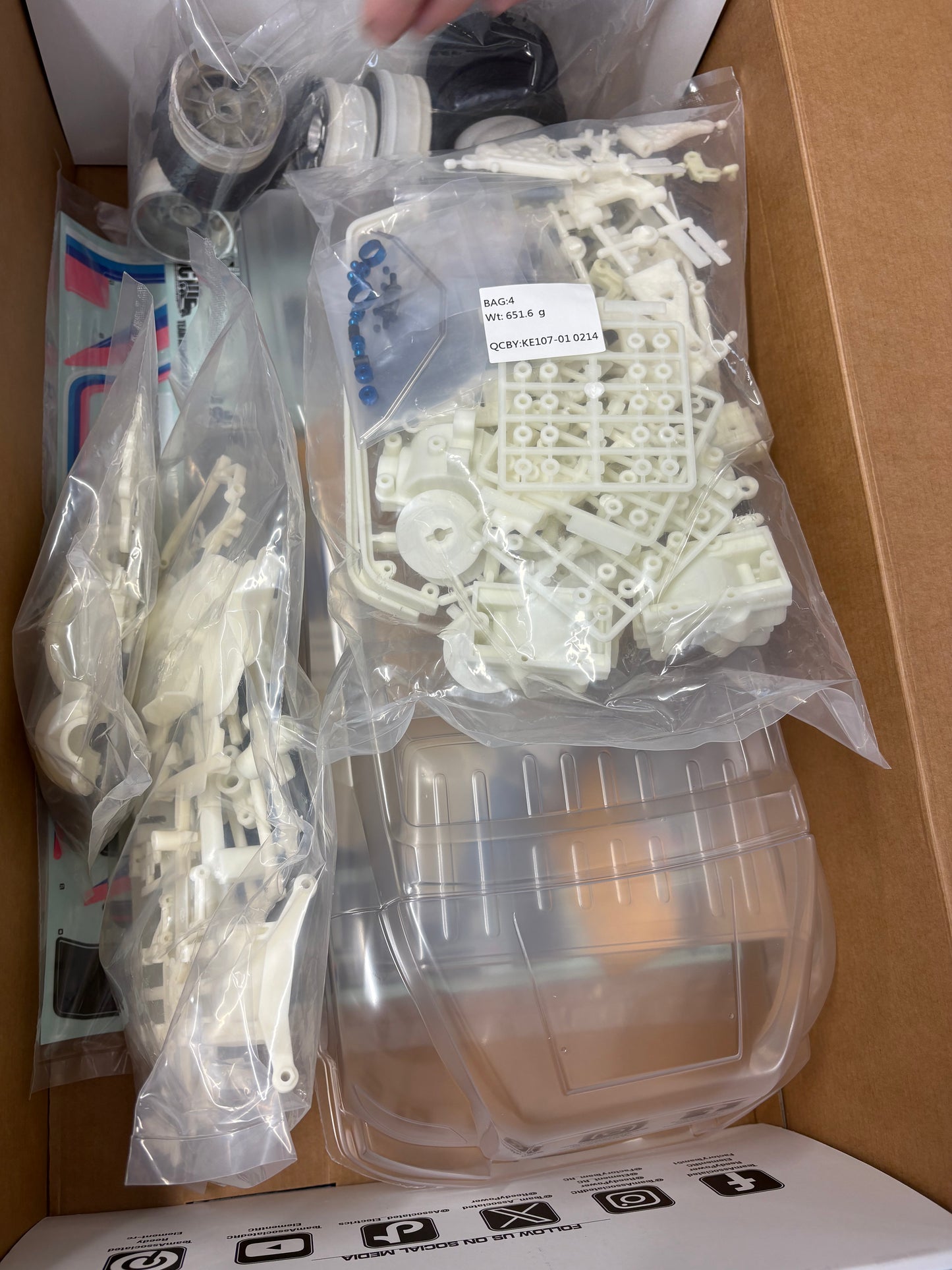 TEAM ASSOCIATED - RC10 6X6 AMERICAN CUSTOM SEMITRUCK KIT (Like Euro Truck - Same Size)