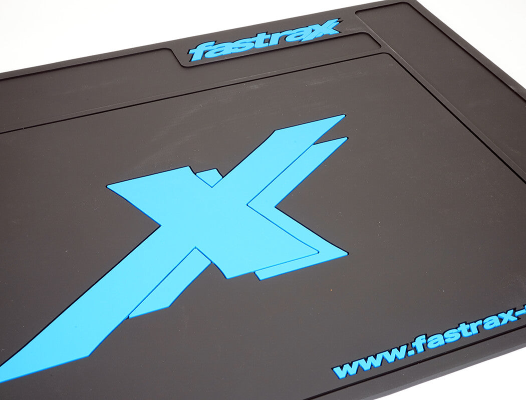 FASTRAX - MEDIUM RC CAR/BUGGY 1/12-1/10 RUBBER PIT MAT - BLUE/BLACK 62CM X 42CM - FAST413M-BK