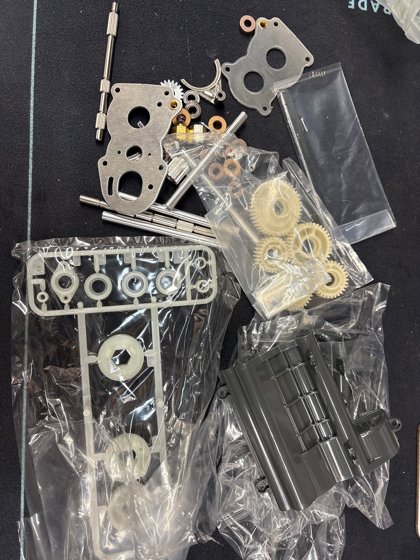 Tamiya - 3 speed gearbox Unassembled (Black box) for 1:14th tractor truck range