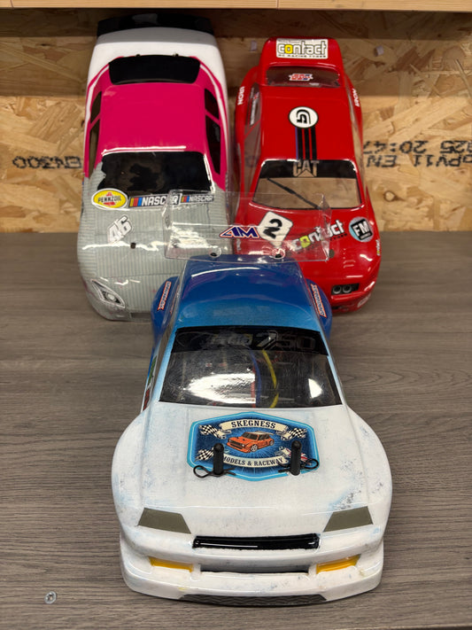 Used like New Kamtec - Hot Hatch / Supastox / NASCAR - 1S HV lipo, 1S HW ESC, Core 21T brushed Motor, Alloy K-drive wheel mount and other extra included 3 bodies