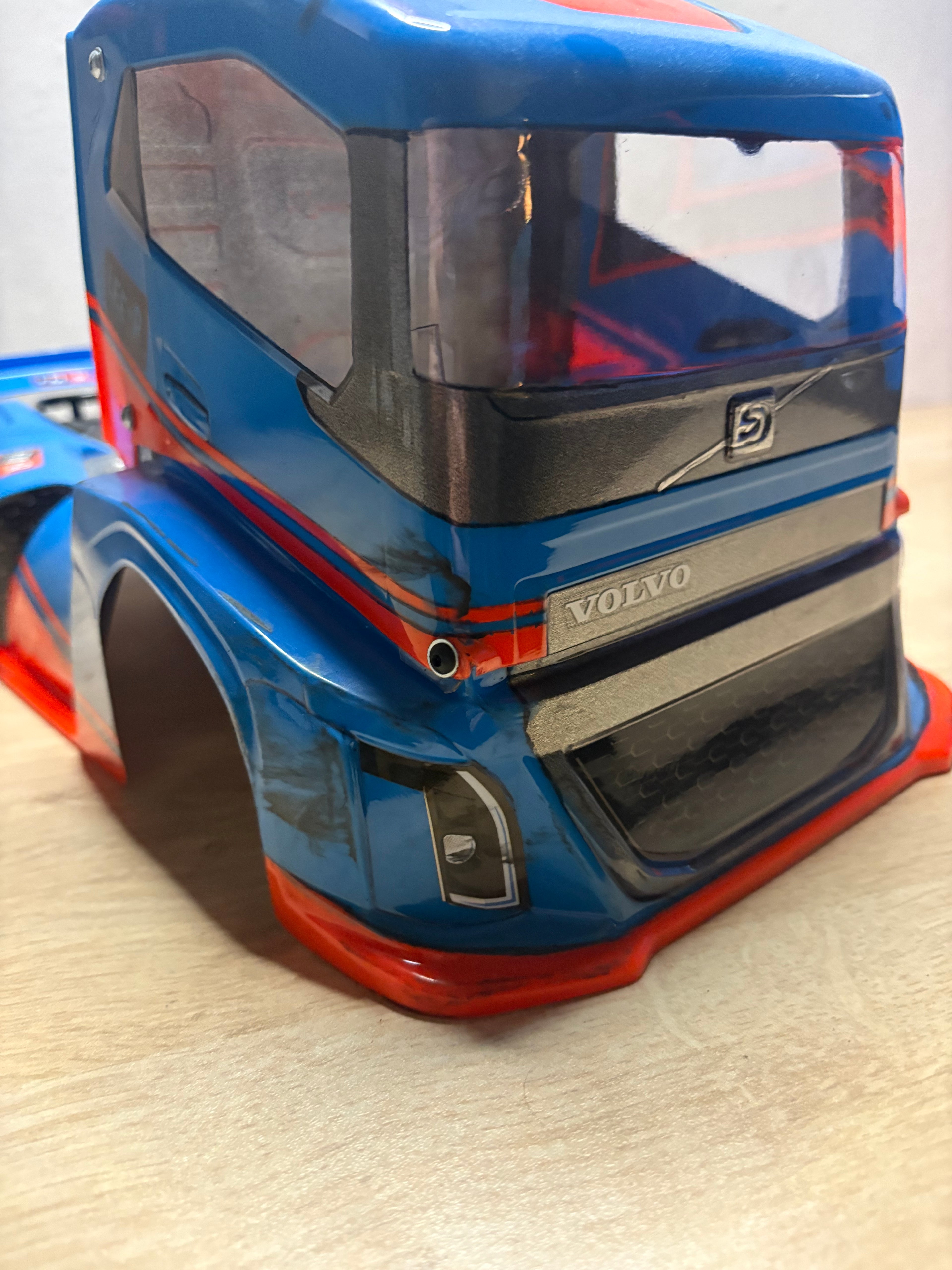 EX-SHOW - Frosty Model Race Truck Body - 1/10 190mm IRON for Tamiya 1/14 TT01E Euro Trucks