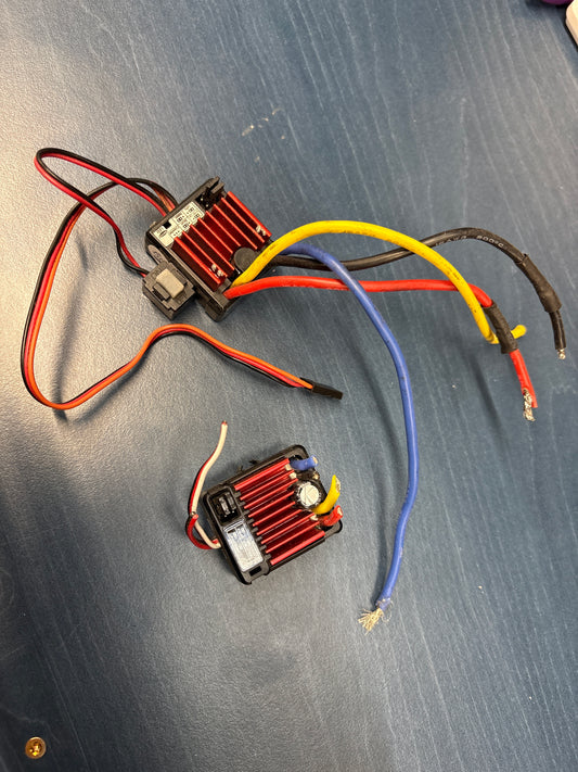 Spares or repairs only - Hobbywing 1060 Brushed ESC x2