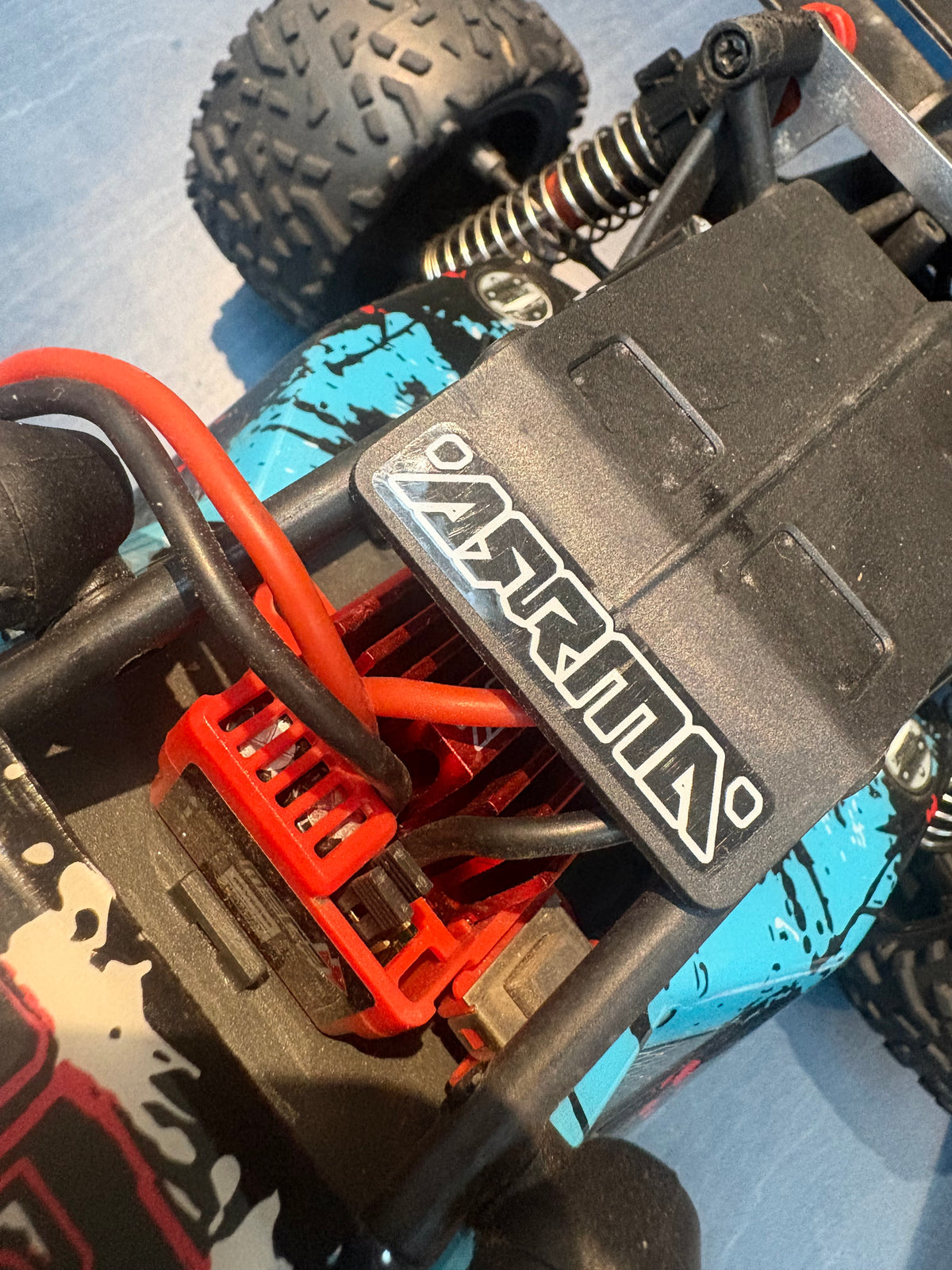 Used - Arrma Raider RTR 1/10 Buggy RWD brushed (all electrics, box and manual included)