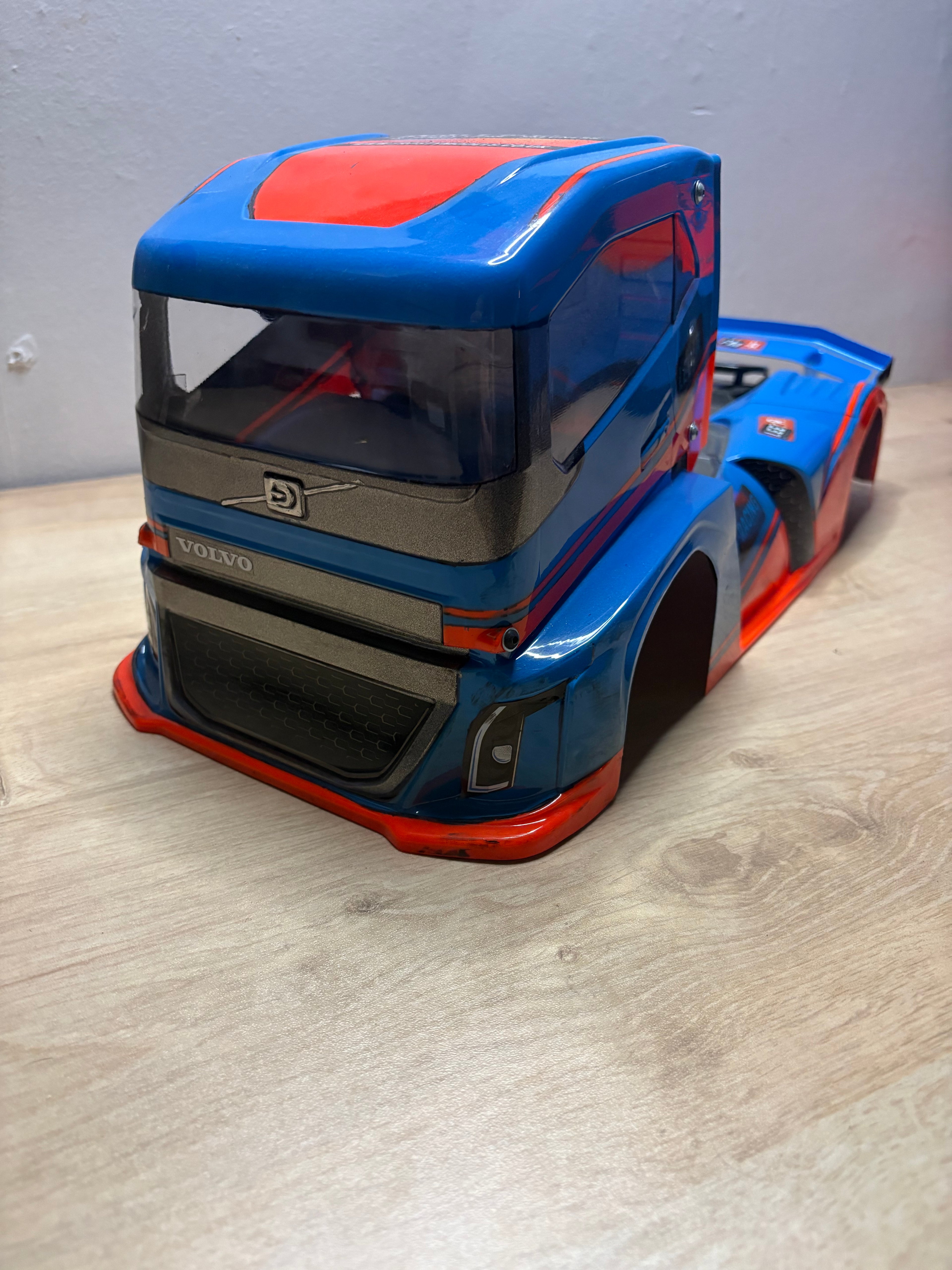 EX-SHOW - Frosty Model Race Truck Body - 1/10 190mm IRON for Tamiya 1/14 TT01E Euro Trucks