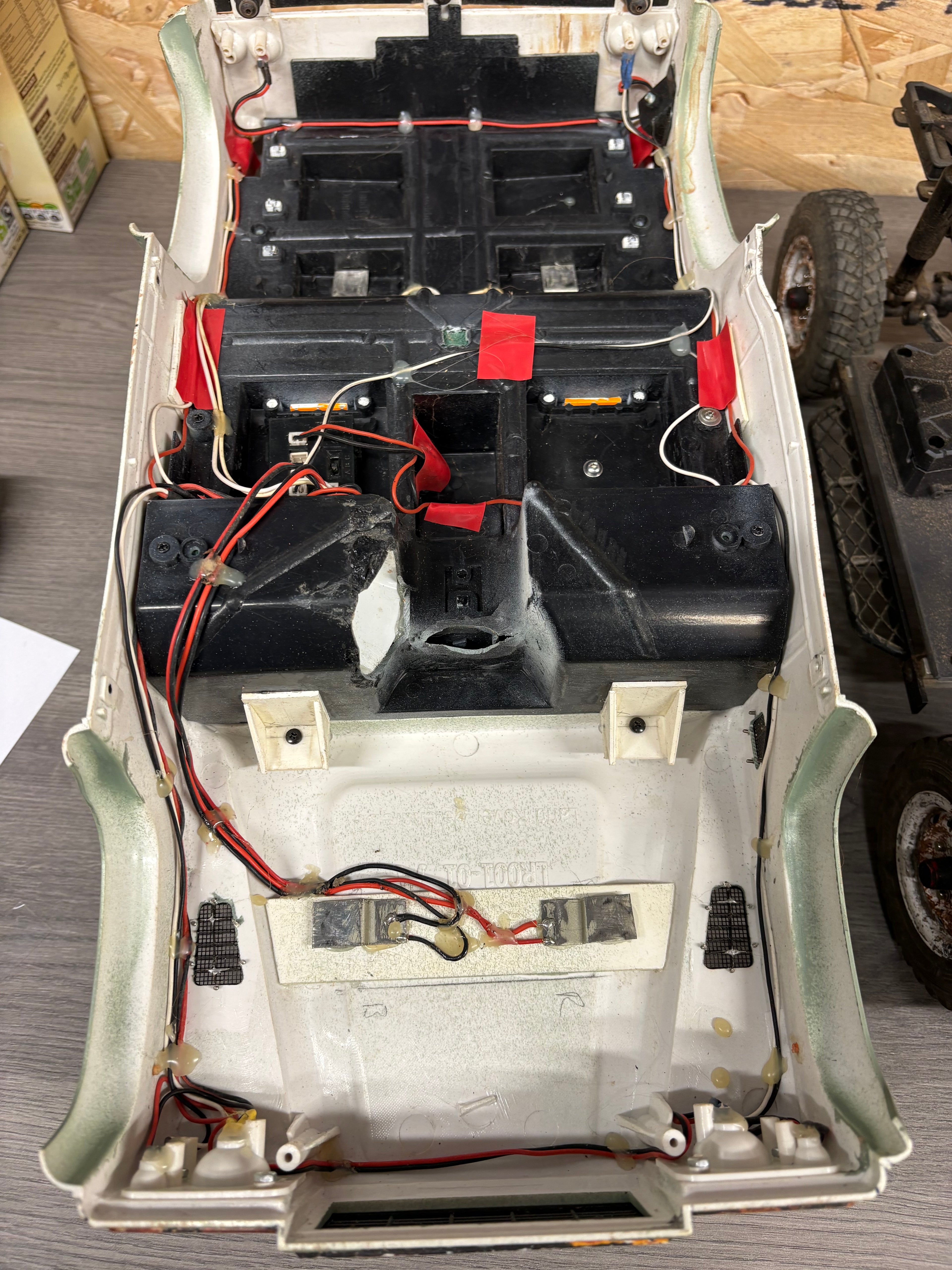 3 Racing - Scale Rock Crawler Land Rover D90 (Weathered) - Killer Body, Lights, Scale Shocks (Needs Radio, Battery & Charger to Complete)