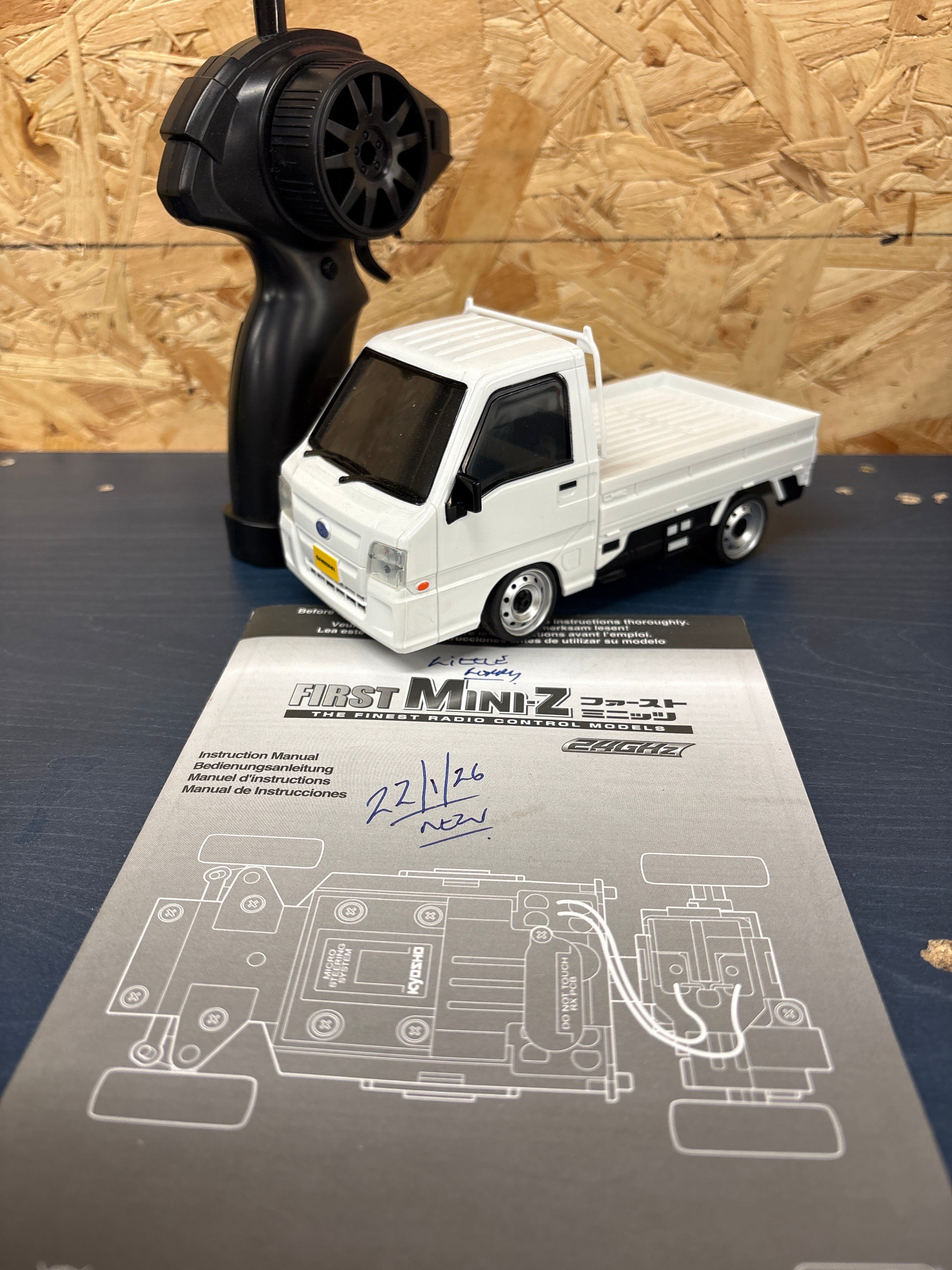 (Demo Model) Kyosho - My First Mini-Z 1:28 Initial-D Sprinter Trueno AE86 WH/BK Carbon (1:24th Class) - K.66617A (Micro RC CAR)