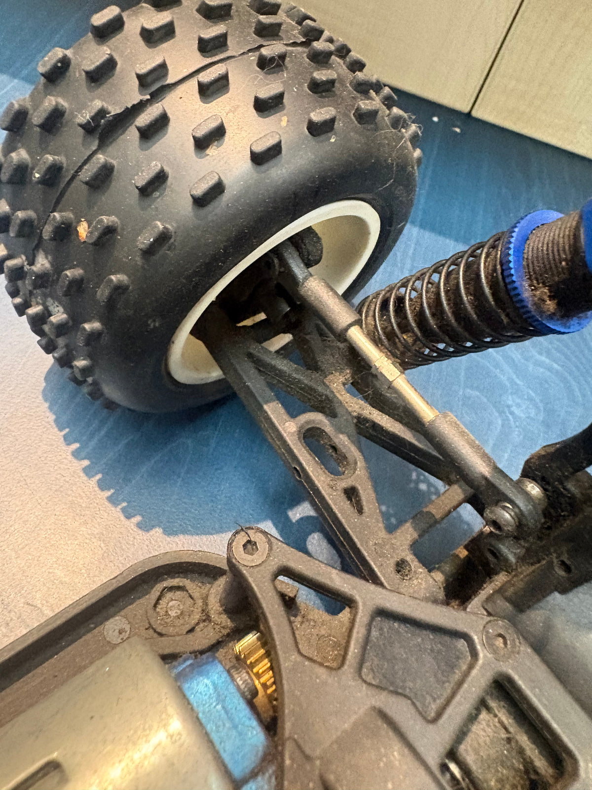Used - FTX Carnage 1.0 - Rolling chassis (needs rear drive shafts)