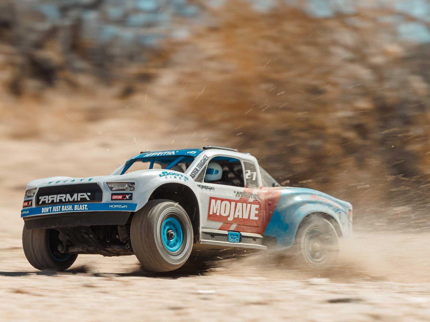 ARRMA - 1/16 MOJAVE GROM BRUSHLESS 4X4 RC DT RTR w/ Battery & Charger (WHITE) - C-ARA2304ST2