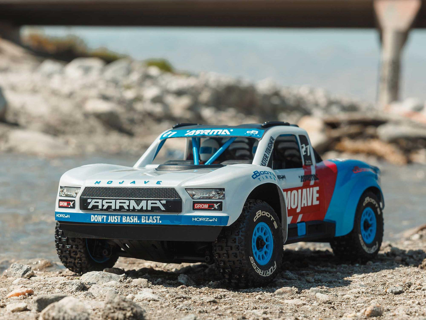 ARRMA - 1/16 MOJAVE GROM BRUSHLESS 4X4 RC DT RTR w/ Battery & Charger (WHITE) - C-ARA2304ST2