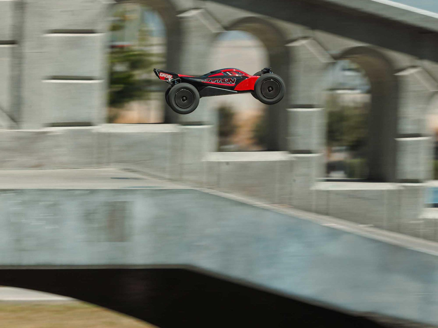 ARRMA - 1/14 TYPHON GROM 2S to 3S BUGGY BRUSHLESS BLX 4X4 RC RTR w/ Battery & Charger (RED) - C-ARA2306ST1