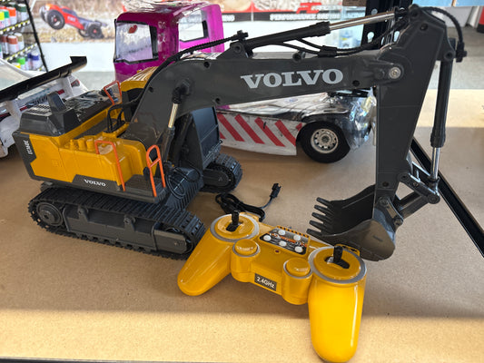 Ex-demo / Used - VOLVO - EC160E RC Radio Control Construction Excavator 1/20 - E588-003 - Licenced Product (Working Lights)