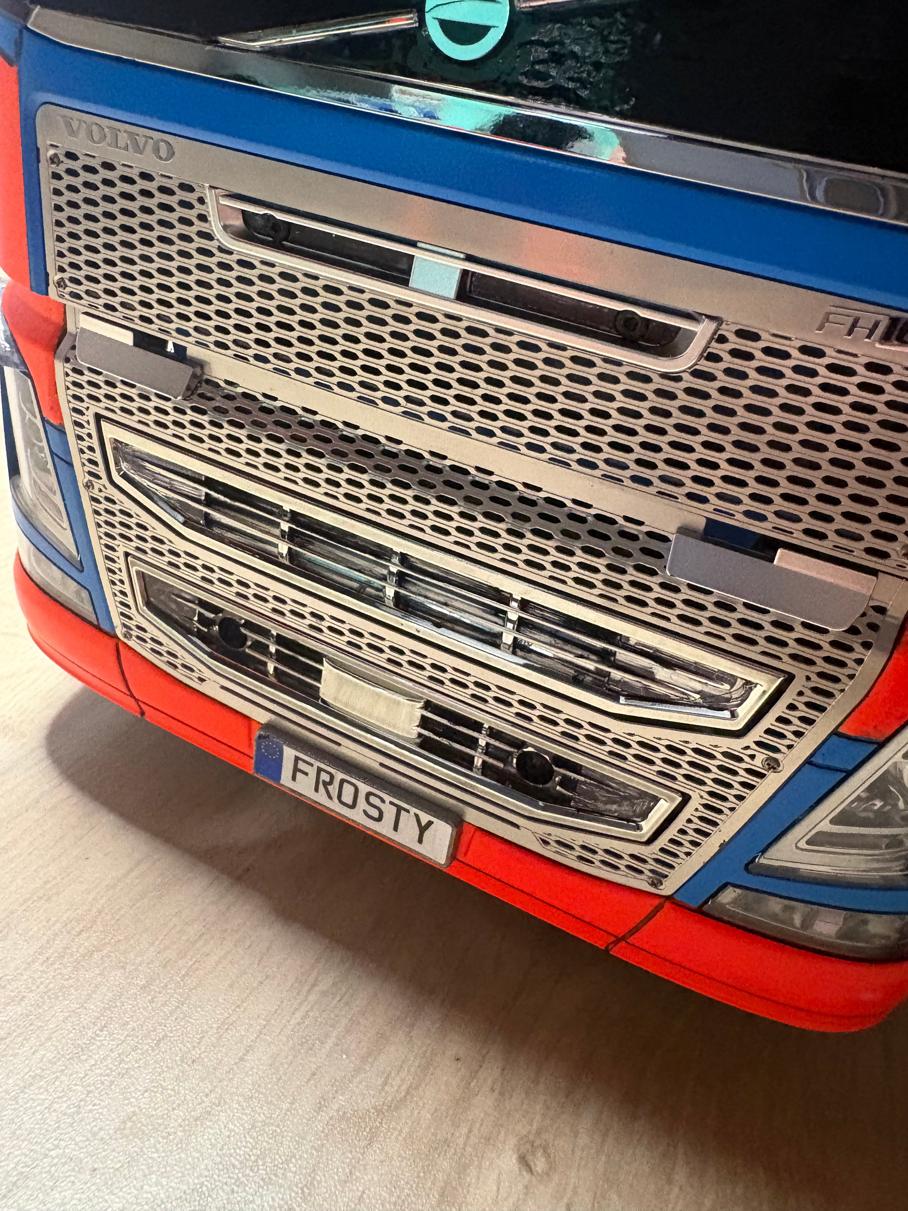 Custom 1of1 Tamiya 1/14 Volvo FH16 Race Truck 6x4 with FULL MFU Euro Lights & Sounds - with telescopic ramp (Tractor Truck Series - 3Speed gears)