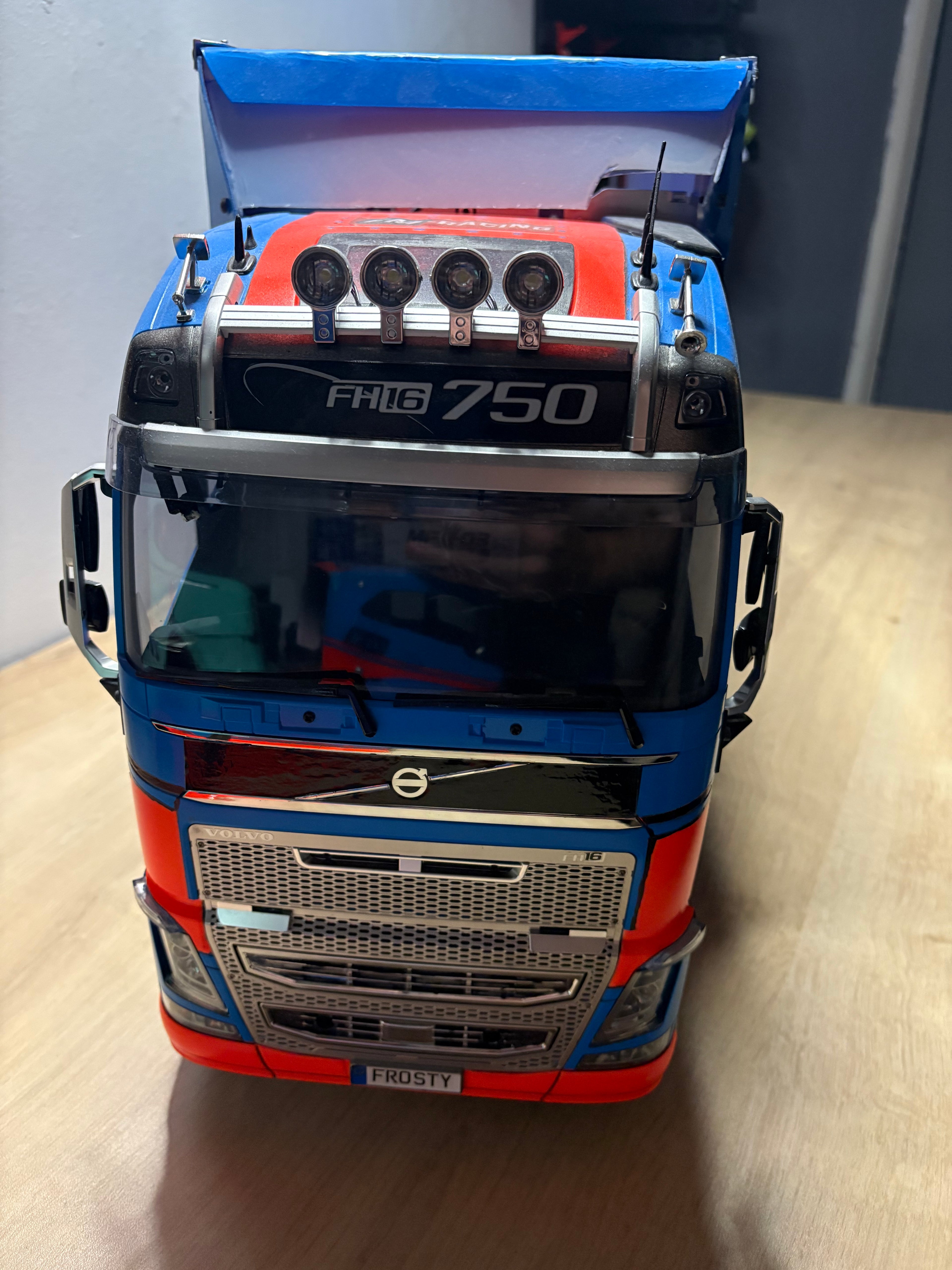 Custom 1of1 Tamiya 1/14 Volvo FH16 Race Truck 6x4 with FULL MFU Euro Lights & Sounds - with telescopic ramp (Tractor Truck Series - 3Speed gears)