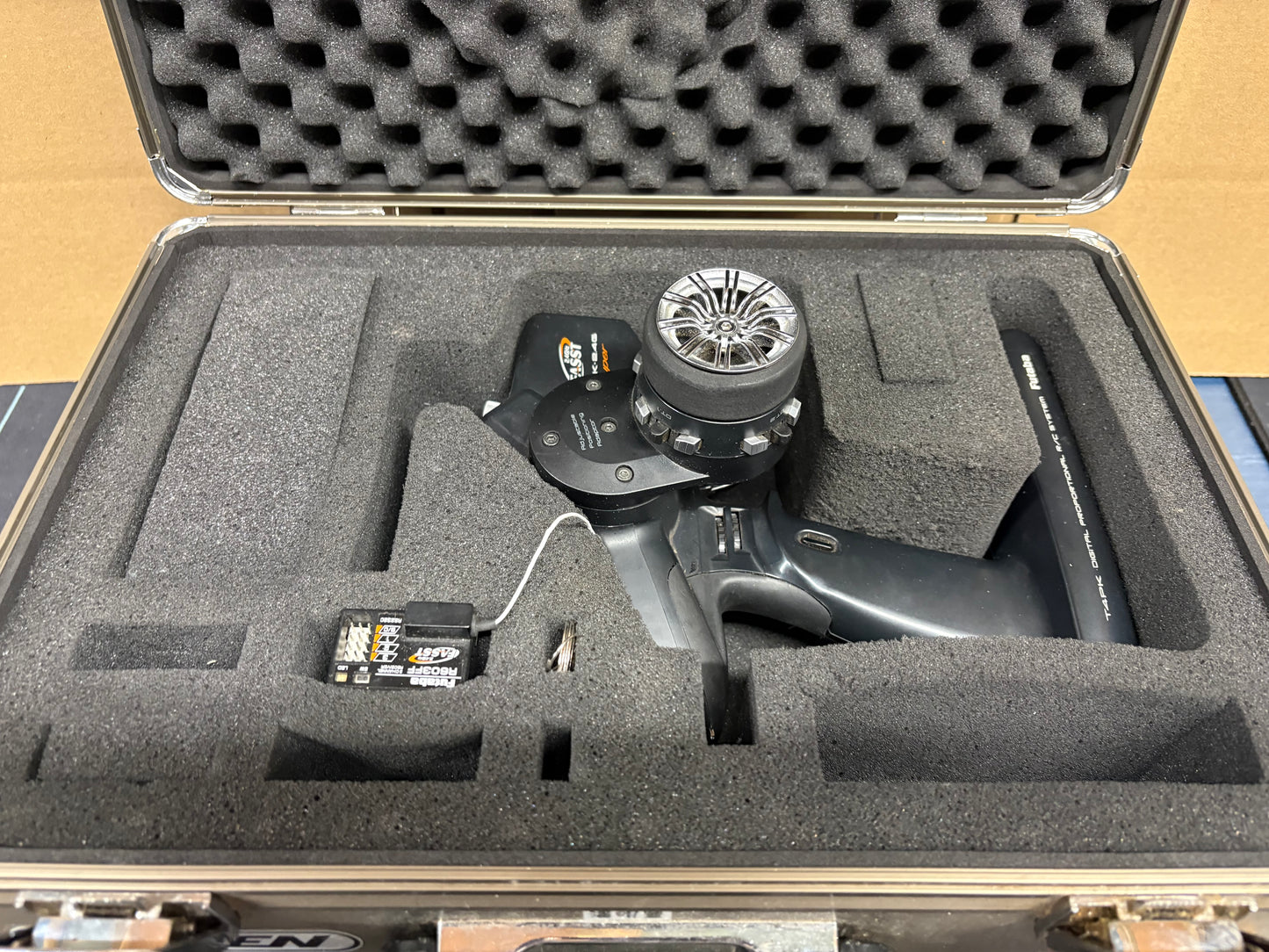 Futaba 4PK Super 2.4ghz Radio Set & Case with Fasst R603FF receiver - USED