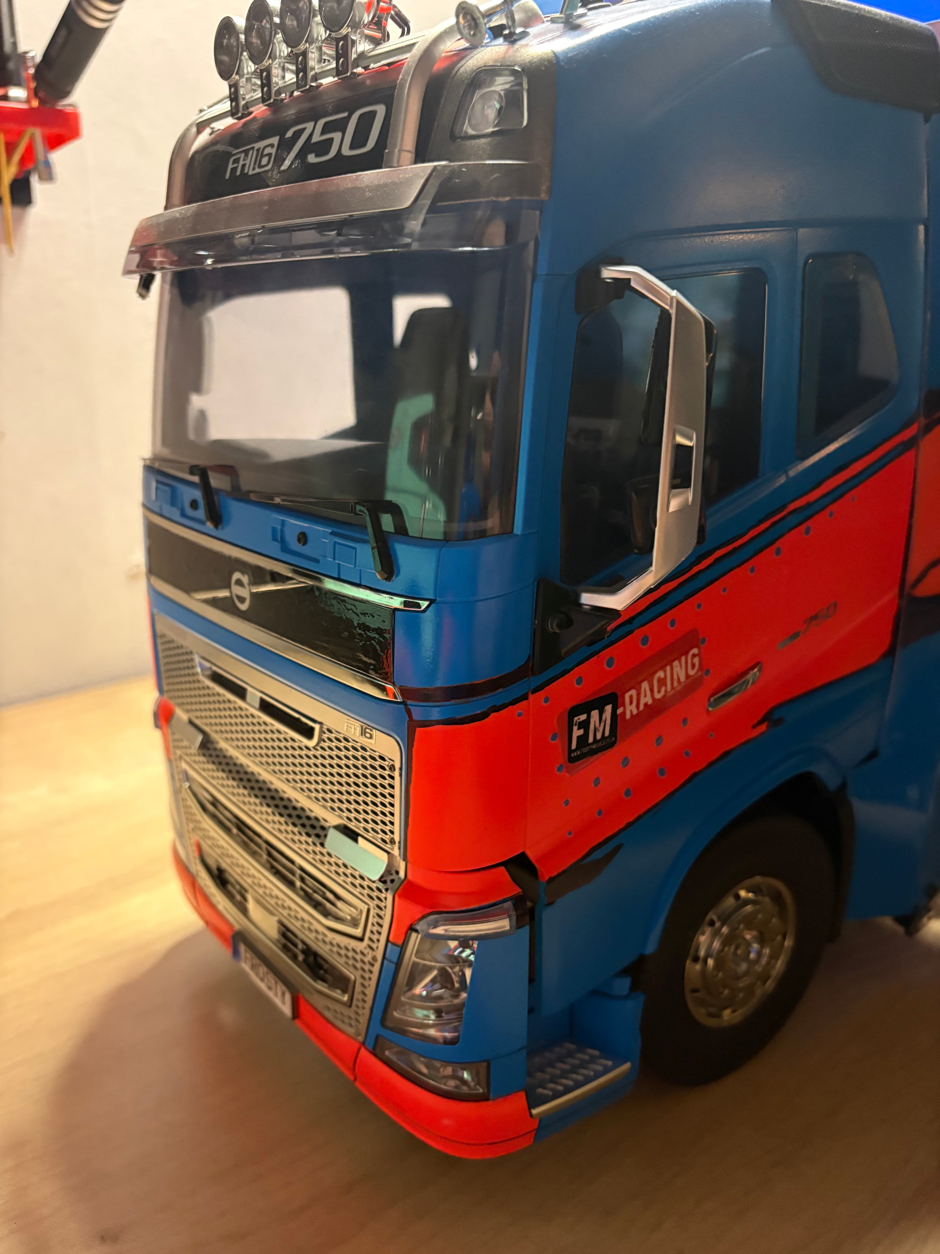Custom 1of1 Tamiya 1/14 Volvo FH16 Race Truck 6x4 with FULL MFU Euro Lights & Sounds - with telescopic ramp (Tractor Truck Series - 3Speed gears)