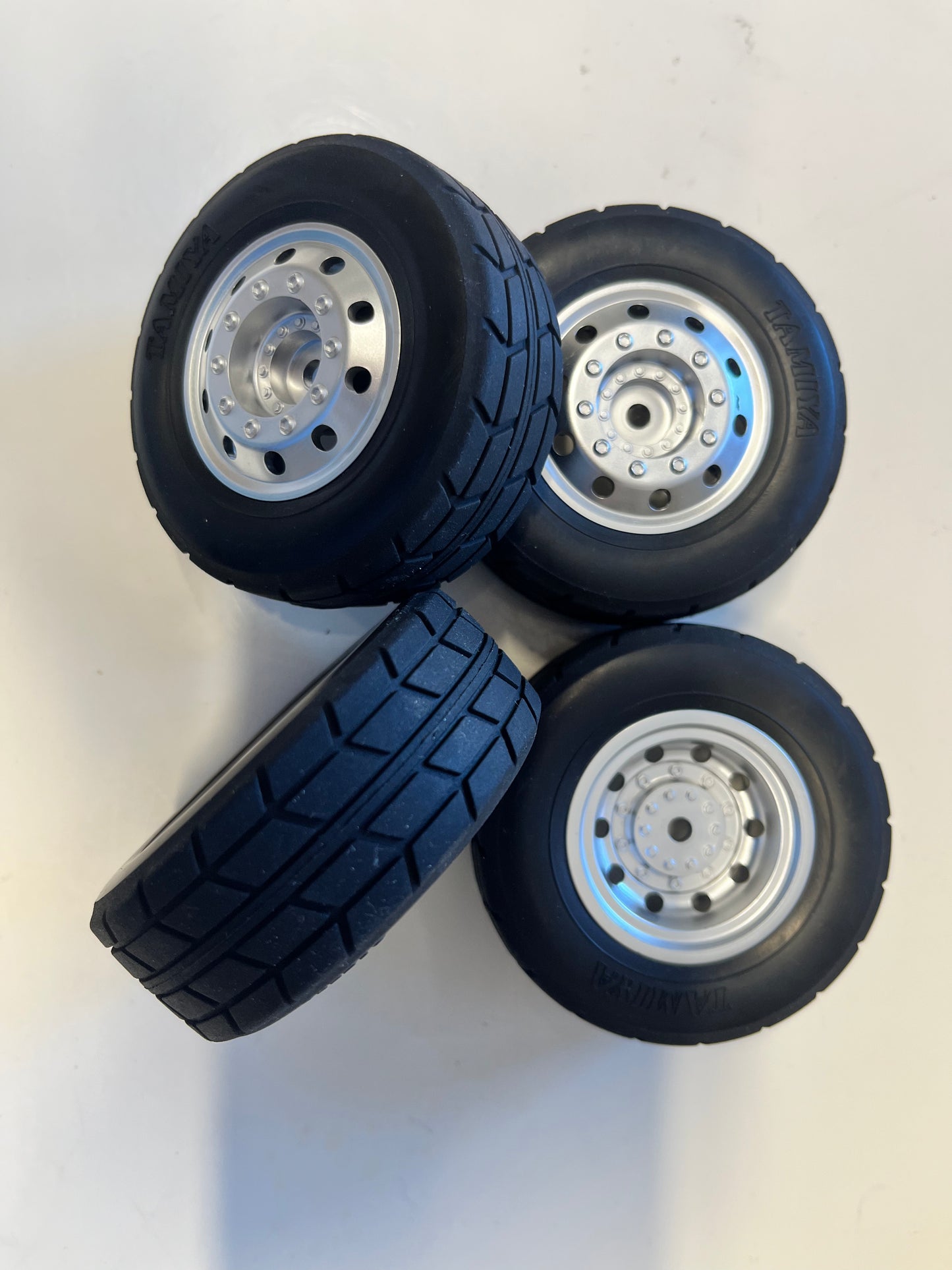 TAMIYA TT01E EURO TRUCK - Carpet Racing Bundle Wheels, Inserts & Tyres (TUBBY PRO SPEC - Silver Truck Wheels)