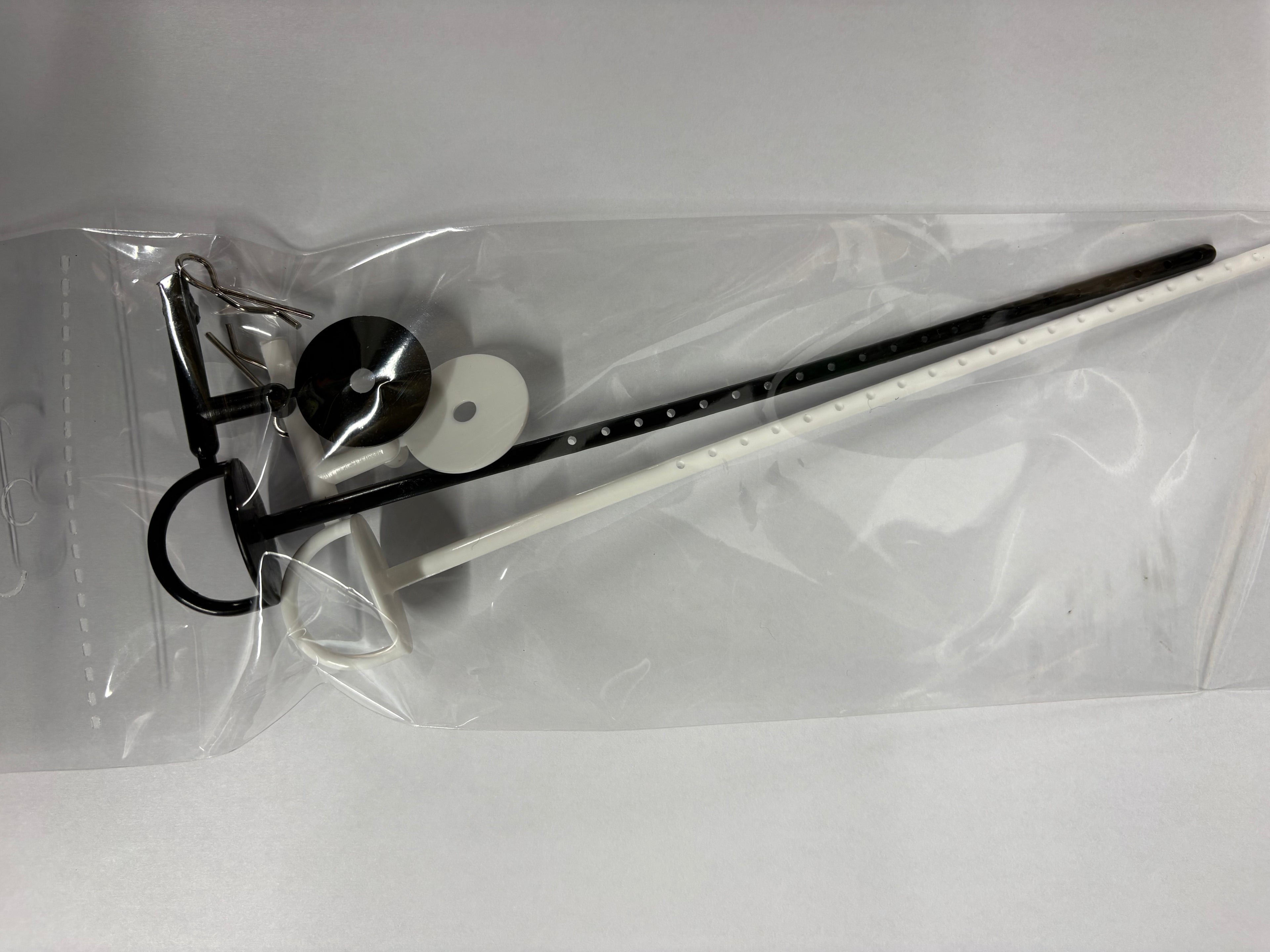 FASTRAX - 1/10TH TOURING CAR WHEEL HOLDERS STORAGE (FIT 2 SETS) FAST225 (BLACK & WHITE)