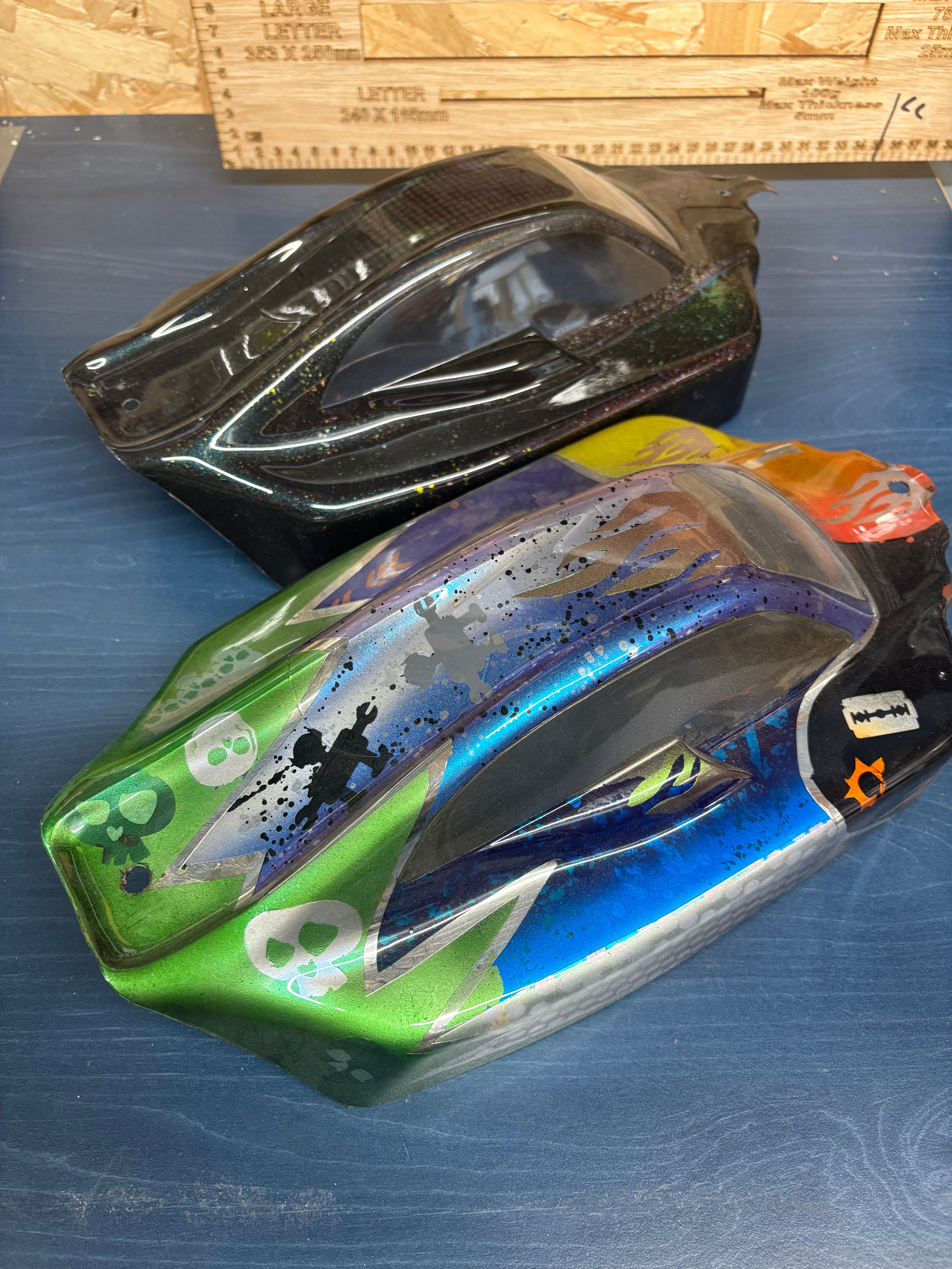 Like new! 2x airbrushed 1/8th buggy Lexan Body shell - never been driven