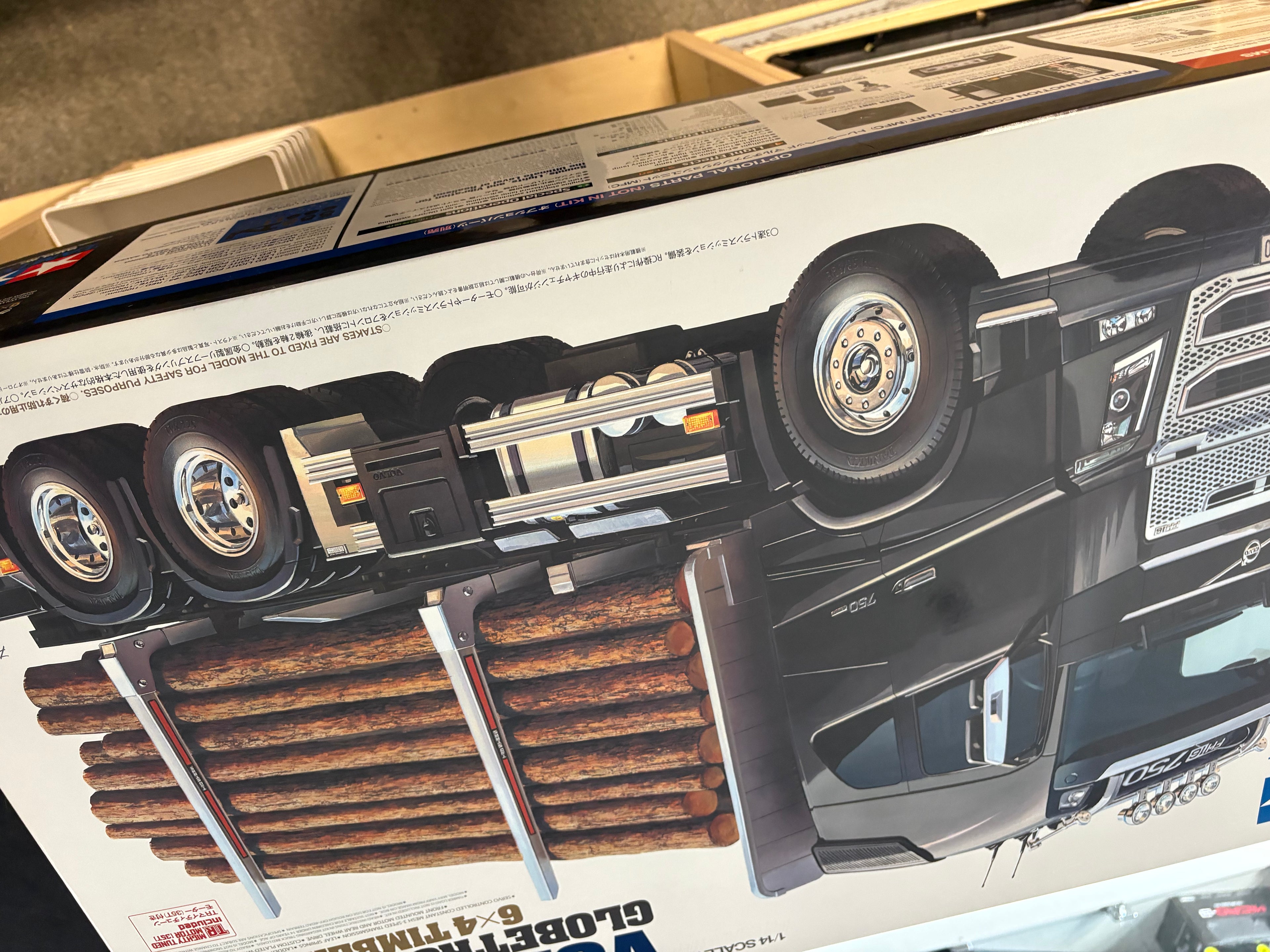 Custom 1of1 Tamiya 1/14 Volvo FH16 Race Truck 6x4 with FULL MFU Euro Lights & Sounds - with telescopic ramp (Tractor Truck Series - 3Speed gears)