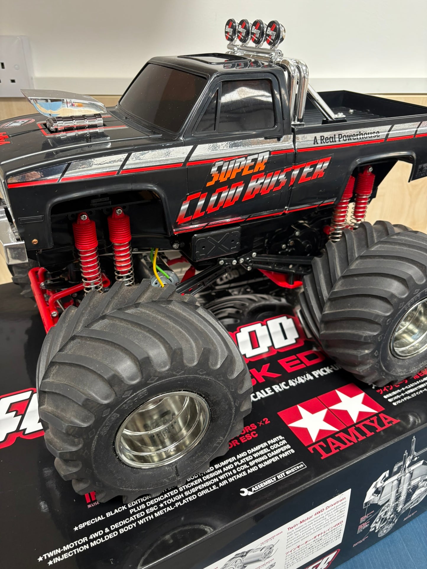 (Used Demo) TAMIYA - 47432 SUPER CLOD BUSTER RTR 4x4x4 Black Edition - 1/10 4WD OFF ROAD TRUCK - Just add Charger