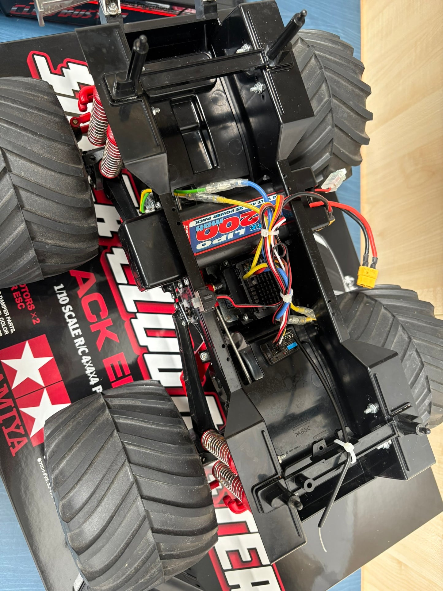 (Used Demo) TAMIYA - 47432 SUPER CLOD BUSTER RTR 4x4x4 Black Edition - 1/10 4WD OFF ROAD TRUCK - Just add Charger