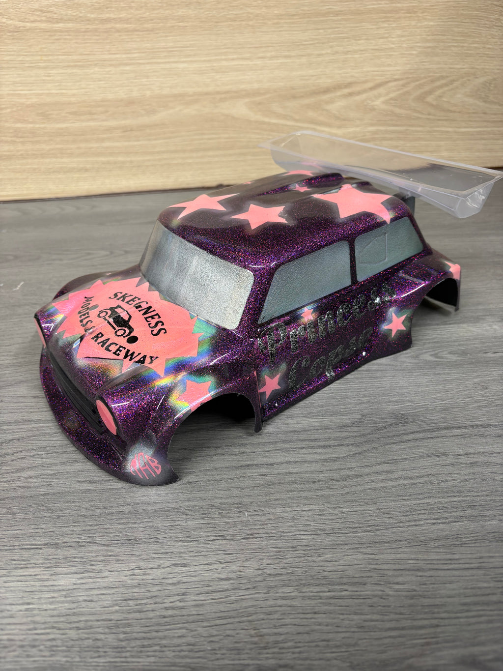 Kamtec - Gt12 Mini Body - ''Princess'' Airbrushed Sparkly Pink - Sponcered Skegness Models & Raceway Model
