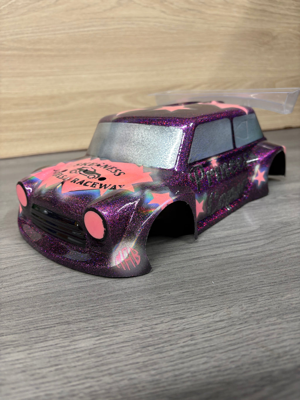 Kamtec - Gt12 Mini Body - ''Princess'' Airbrushed Sparkly Pink - Sponcered Skegness Models & Raceway Model