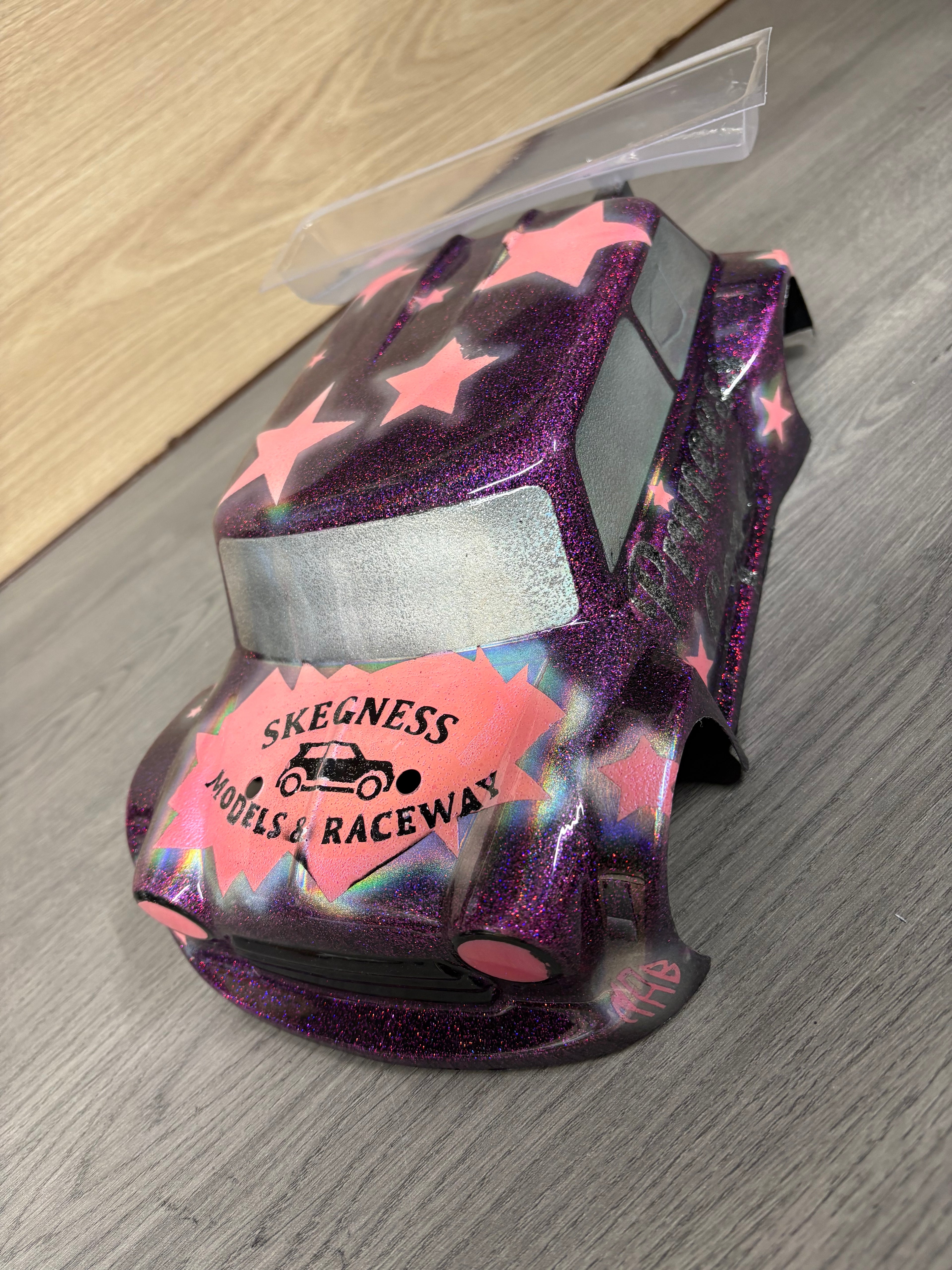Kamtec - Gt12 Mini Body - ''Princess'' Airbrushed Sparkly Pink - Sponcered Skegness Models & Raceway Model