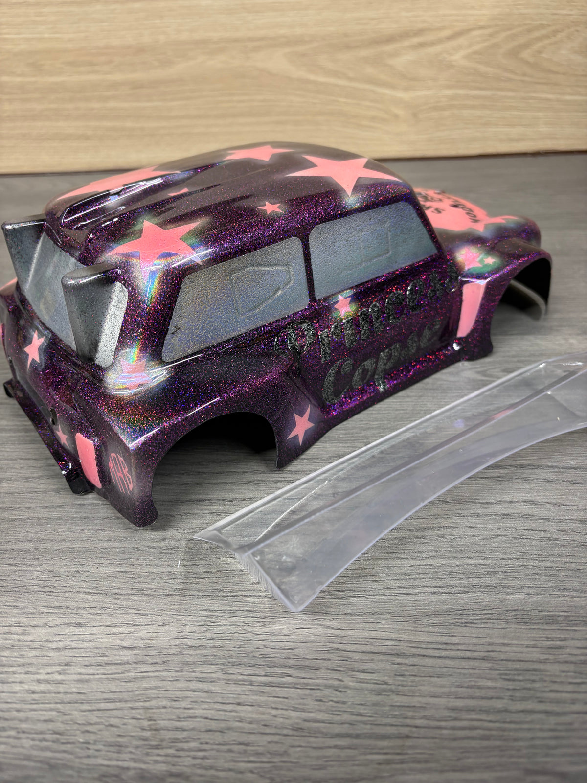 Kamtec - Gt12 Mini Body - ''Princess'' Airbrushed Sparkly Pink - Sponcered Skegness Models & Raceway Model