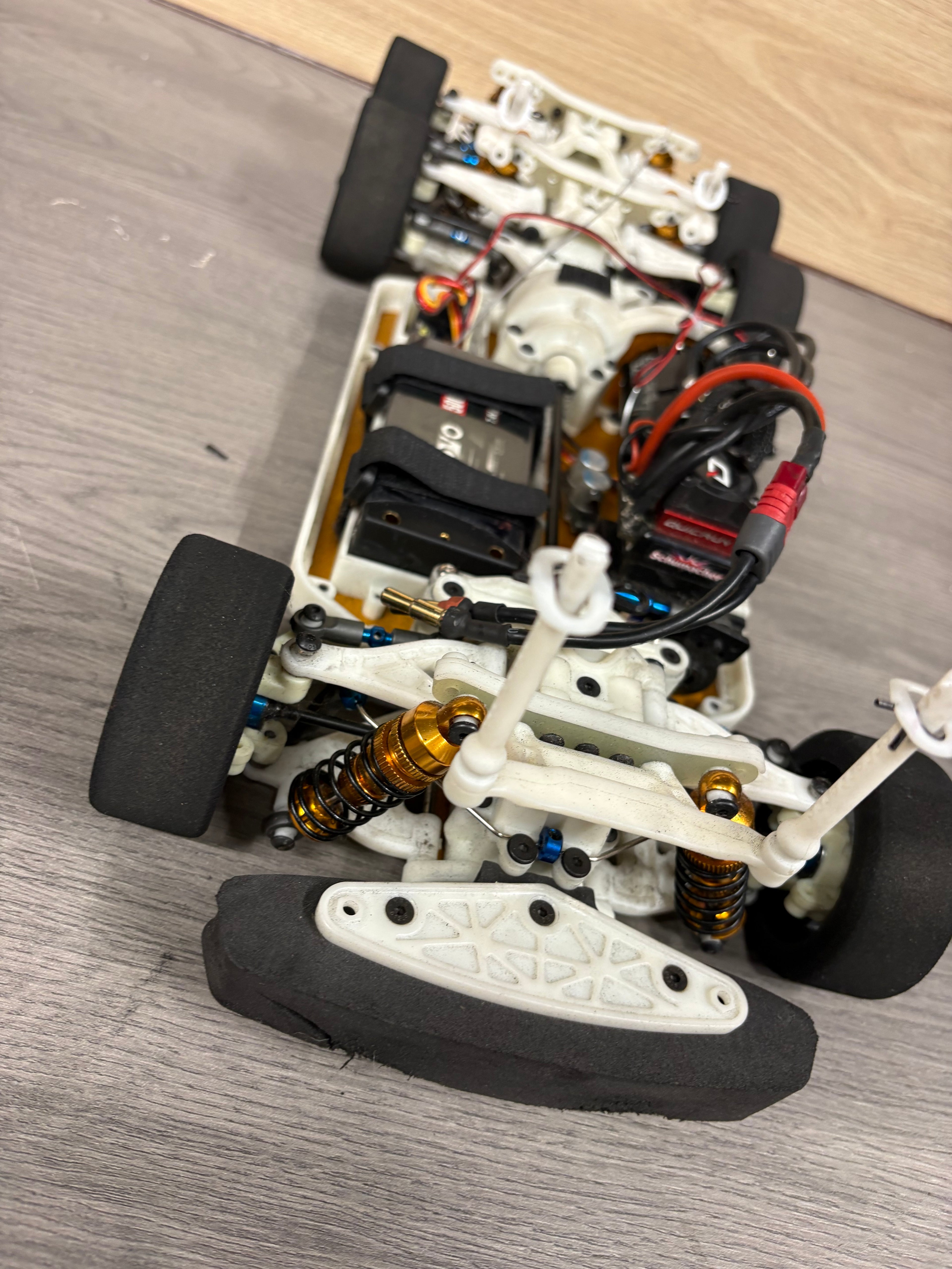 (Ex-Demo) Team Associated RC10 6x6 Semi Truck - Brushless, Lipo & Radio (Needs Charger)