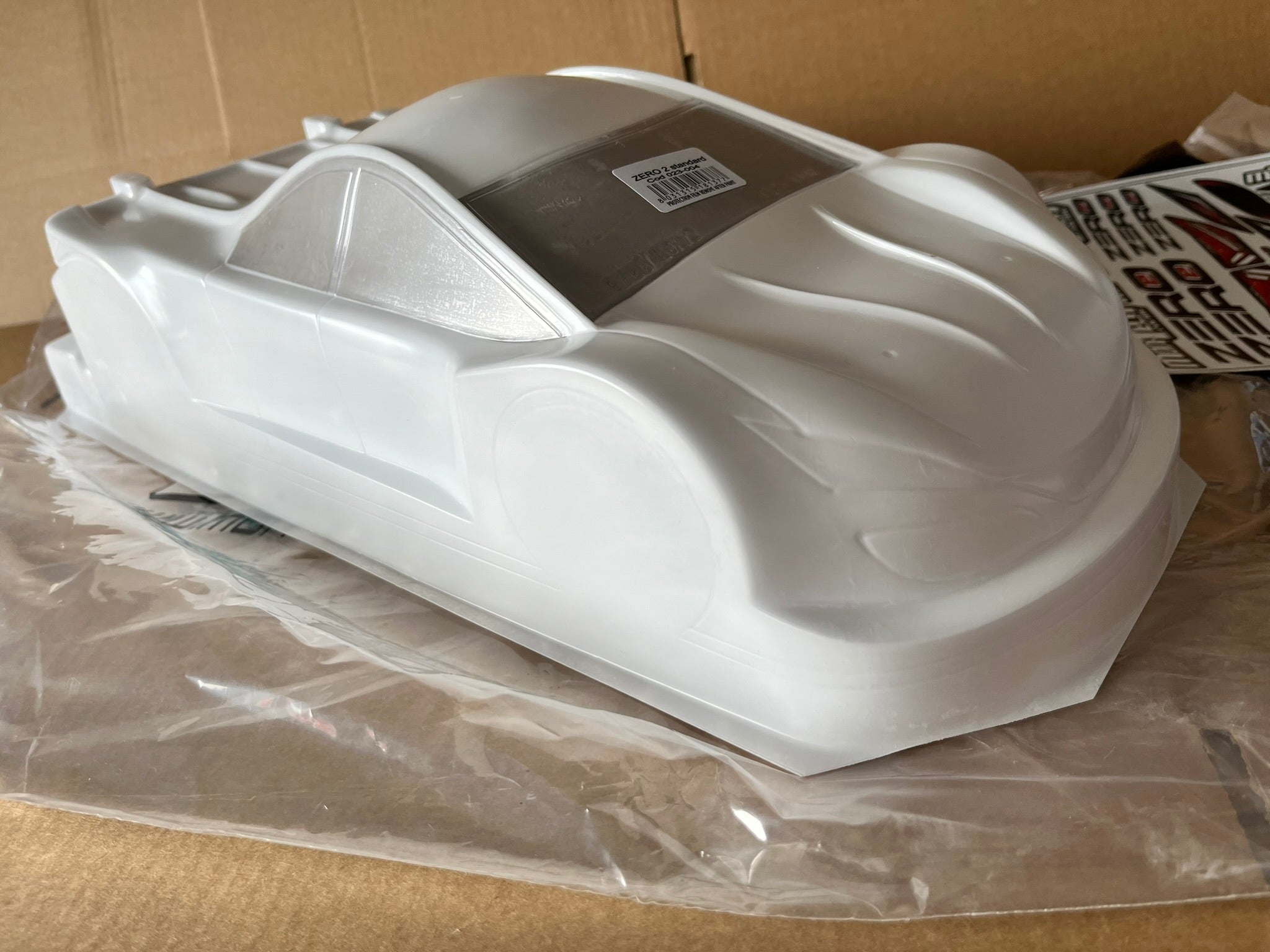 MONTECH ZERO 2 (PRE PAINTED IVORY WHITE)  - RC CAR BODY SHELL 1/10 190MM - TC ETS STD - MT023004