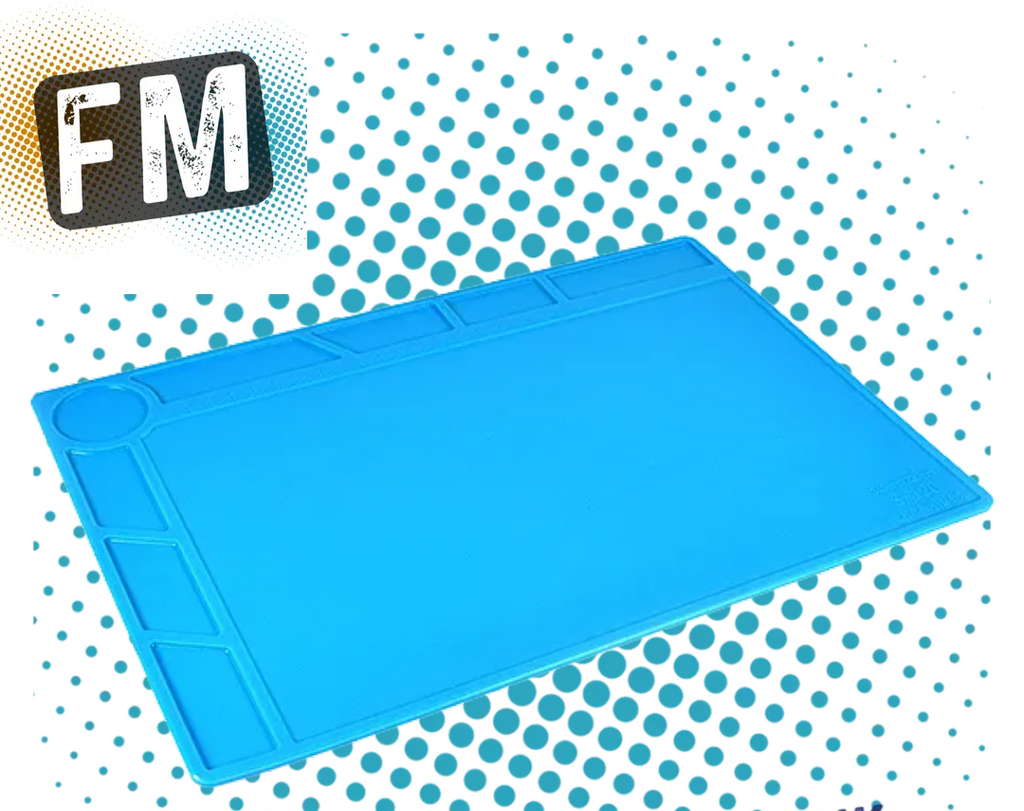 FASTRAX - SMALL RC CAR/BUGGY 1/12 RUBBER PIT MAT (with screw trays) - BLUE 36CM X 24CM - FAST413S-BL
